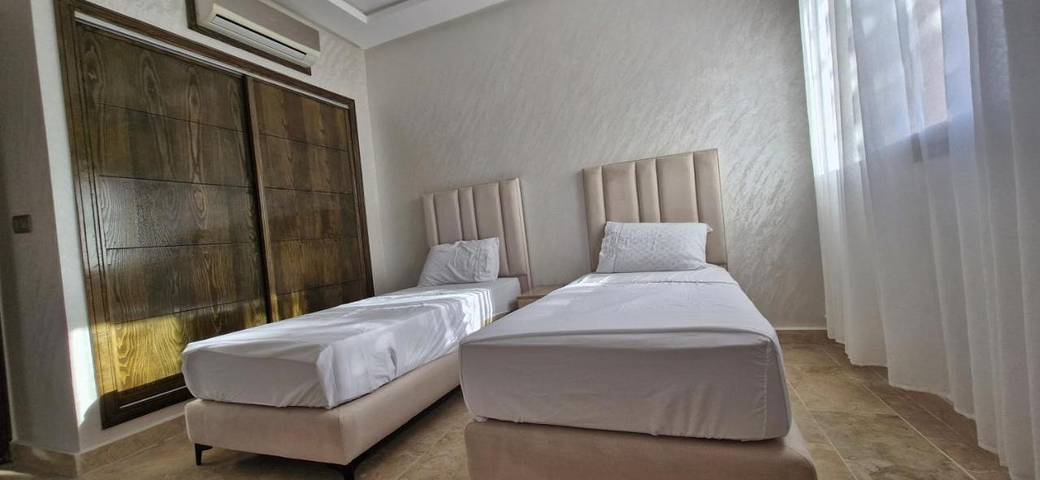 Gîte pour 6 personnes, avec piscine ainsi que terrasse et vue dans Madagh - 4