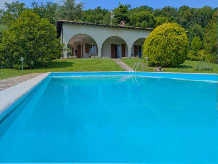 Villa per 6 persone, con piscina e giardino nonché panorama e vista lago in Padenghe sul Garda