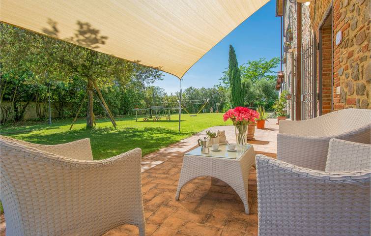 Appartamento intero, Appartamento AC a bordo piscina con parcheggio e WiFi, vicino a Torrente Nievole in Larciano, Provincia di Pistoia