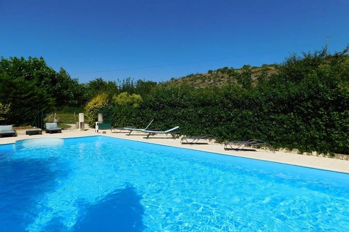Gîte pour 8 personnes, avec piscine ainsi que terrasse et jardin à Gras - 2