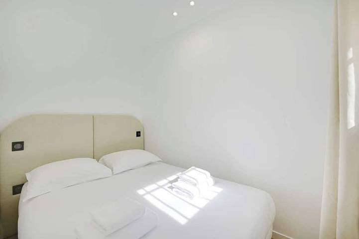 Entire apartment, Modern apartment with terrace in Aubervilliers, Seine-Saint-Denis