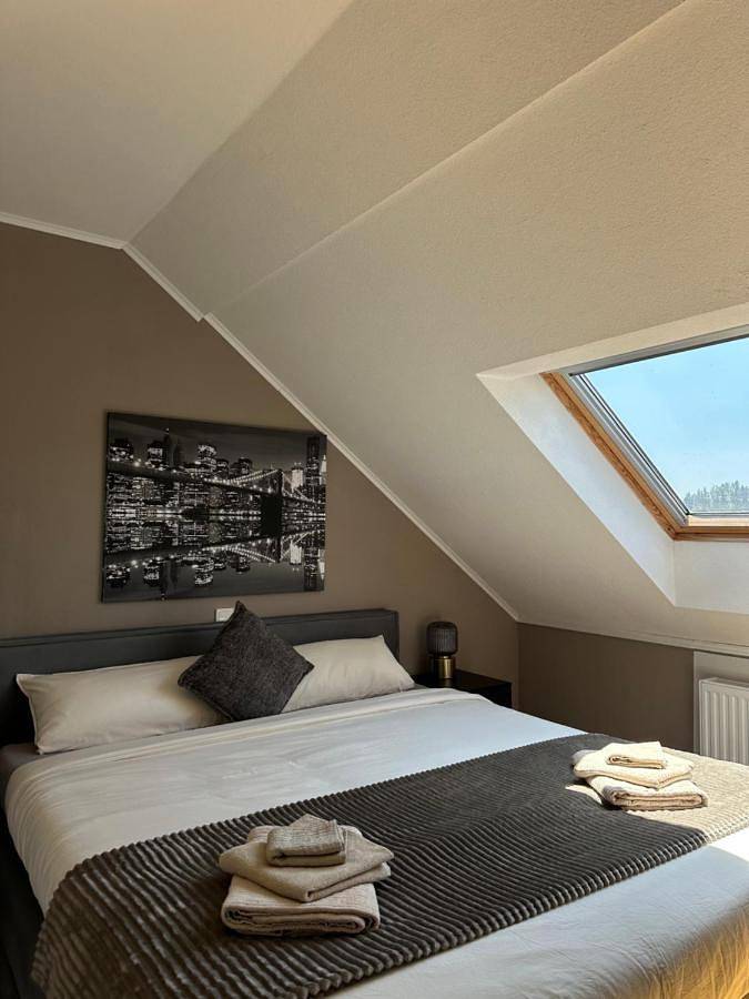 Ferienwohnung für 4 Personen, mit Terrasse und Ausblick in Wittlich