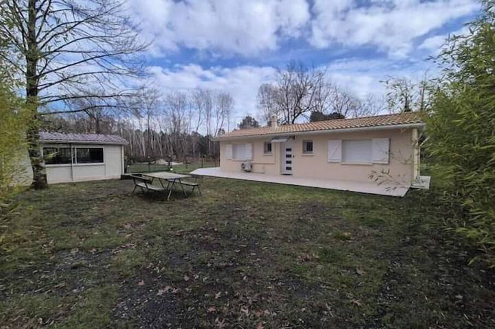 La maison aux bambous acceptant animal de compagnie location de 3 nuitées minimu in Avensan, Région de Lesparre-Médoc