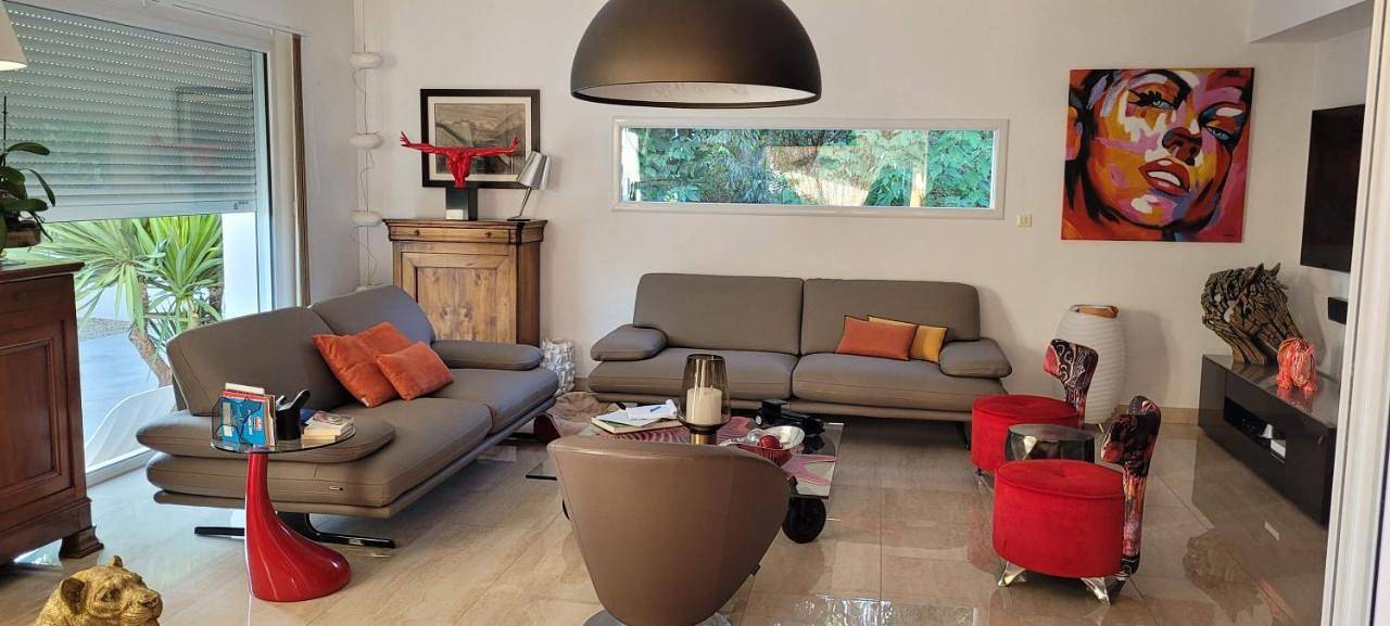 Double Room with Pool View in Salon-de-Provence, Côte méditerranéenne (France)