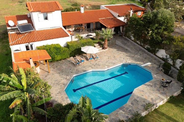 Location de vacances pour 10 personnes, avec sauna et jardin ainsi que piscine et vue dans Saronida - 3