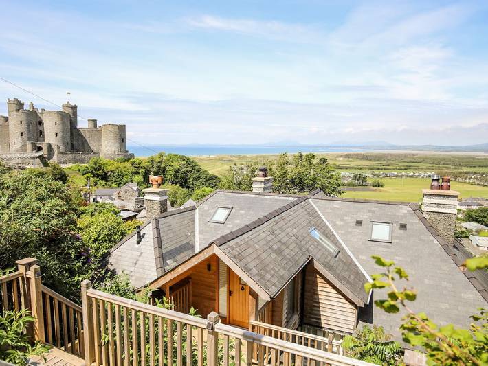 Cottage for 8 people, with Balcony and Garden in Harlech