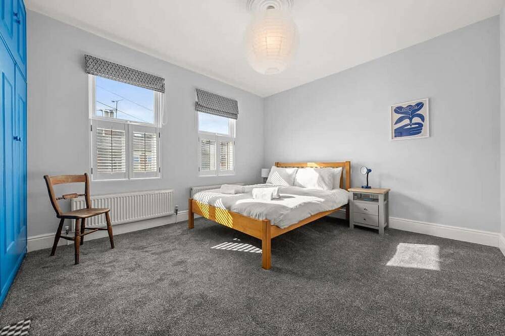 Reading Modern Home by the Thames in Reading, Berkshire