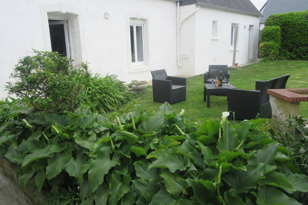 Maison familiale à 300 m de la mer avec jardin clos, classée 3 étoiles. in Pouldreuzic, Côte de Cornouaille