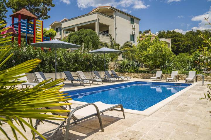 Ferienhaus für 20 Personen, mit Balkon in Podstrana