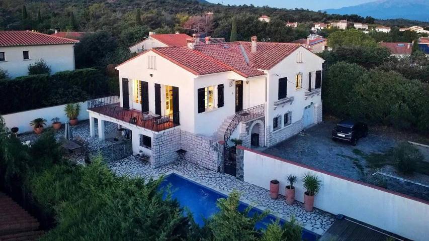 Ferienhaus für 10 Personen, mit Terrasse und Garten sowie Pool - 1
