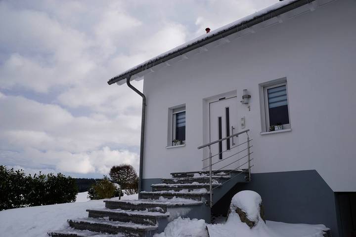 Ganze Wohnung, Ferienhaus Heck - Ferienhaus, 127qm, 3 Schlafzimmer, Balkon und Terrasse, max. 6 Personen in Obernheim, Neckar-Alb