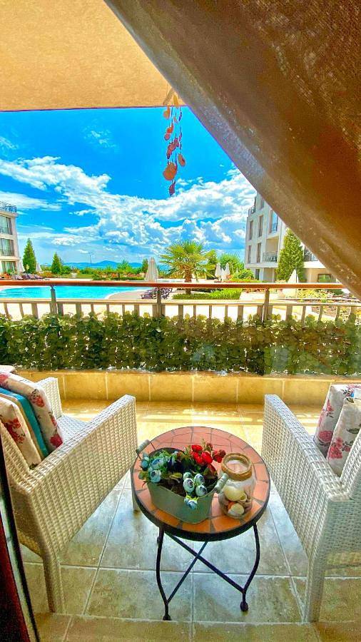 Apartament wakacyjny dla 6 osób, z Balkon i Taras oraz Ogród i Basen dla dzieci w Burgas