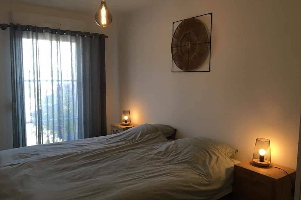 \"Keramuze: comfortable sea-view gîte with terrace and small garden. Beach 200m away in Trévou-Tréguignec, Pink Granite Coast