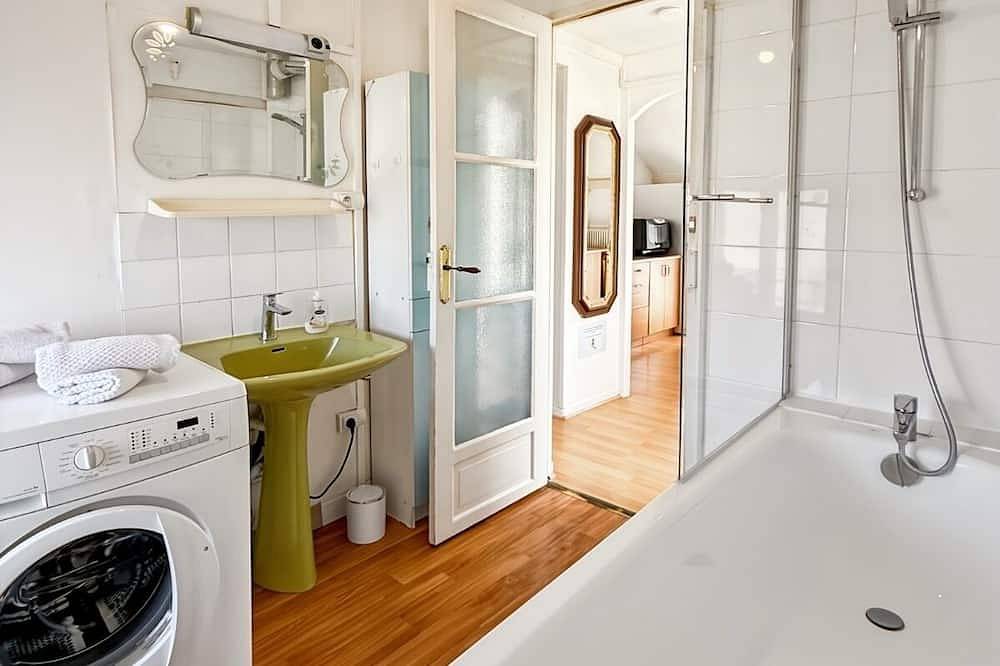 Entire apartment, Furnished apartment Fin d'Oise - Quiet neighborhood (200m Rer A / Sncf train station) in Conflans-Sainte-Honorine, Yvelines