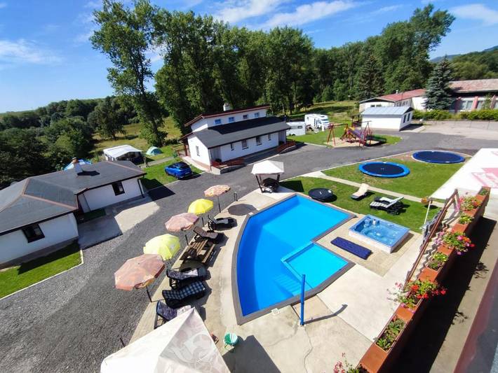 Camping für 6 Personen, mit Terrasse und Garten sowie Kinderpool und Pool in Tschechien