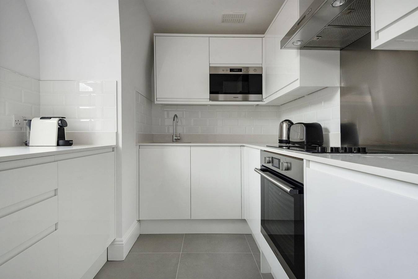 Entire apartment, The Cadogan Suite next to Sloane Square in Kensington and Chelsea, London