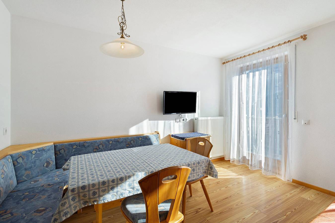 Appartamento intero, Appartamento 'Rungghof 1' con vista montagna, terrazza in comune e Wi-Fi in La Valle, Dolomiti Superski
