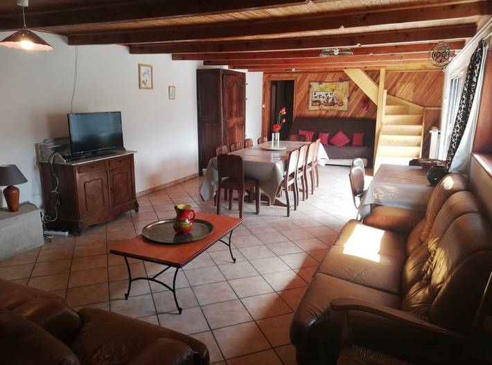Gîte pour 14 personnes, avec jardin et terrasse dans le Cantal - 2