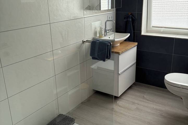 Ganze Wohnung, Moderne Ferienwohnung „Diemelaue“ , direkt am Radweg gelegen. in Warburg, Kreis Höxter