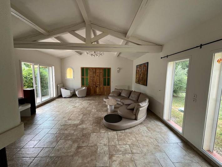 Location de vacances pour 10 personnes, avec vue ainsi que piscine et terrasse à Simiane-Collongue - 2