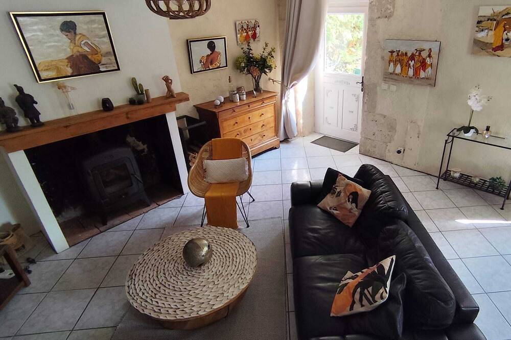 Maison de village tout confort avec piscine in Laugnac, Quercy