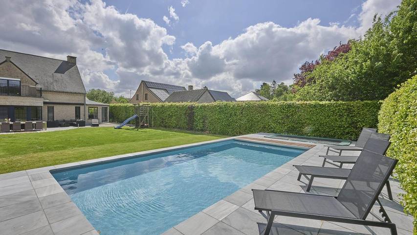 Maison de vacances pour 8 personnes, avec piscine ainsi que sauna et jardin à Heers