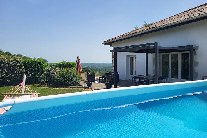 Location de vacances pour 8 personnes, avec terrasse ainsi que jacuzzi et jardin à Saint-Lon-les-Mines