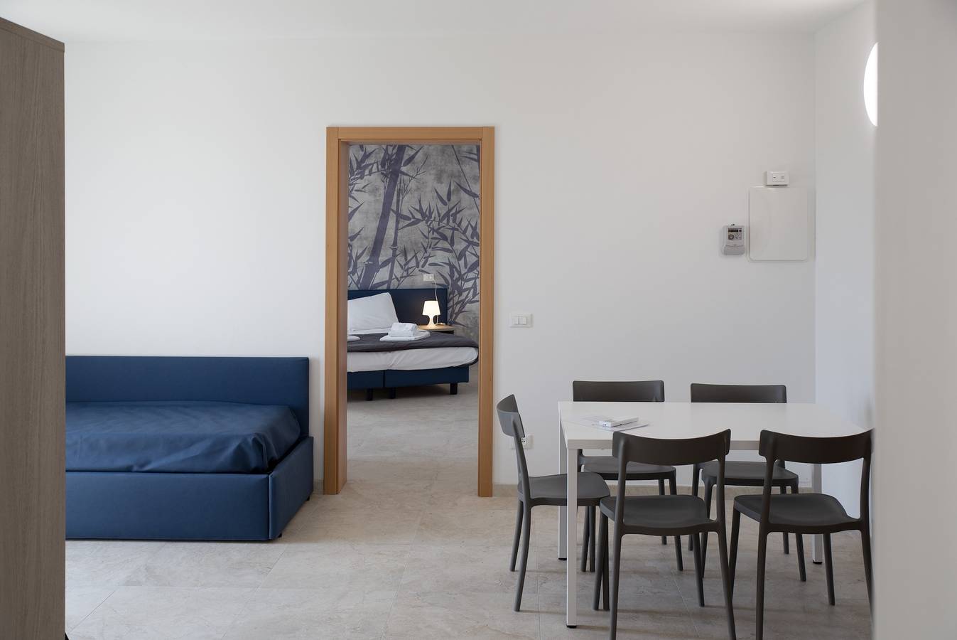 Ganze Wohnung, Deluxe Suite 3 mit Gemeinschaftspool und Privatem Balkon in Spiaggia Romantica (Manerba del Garda), Manerba del Garda