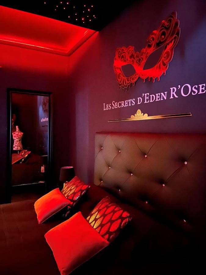 Appartement entier, Suite Love Room Les Secrets d'Eden Rose- escapade romantique à 2 in Limoges, Région de Limoges