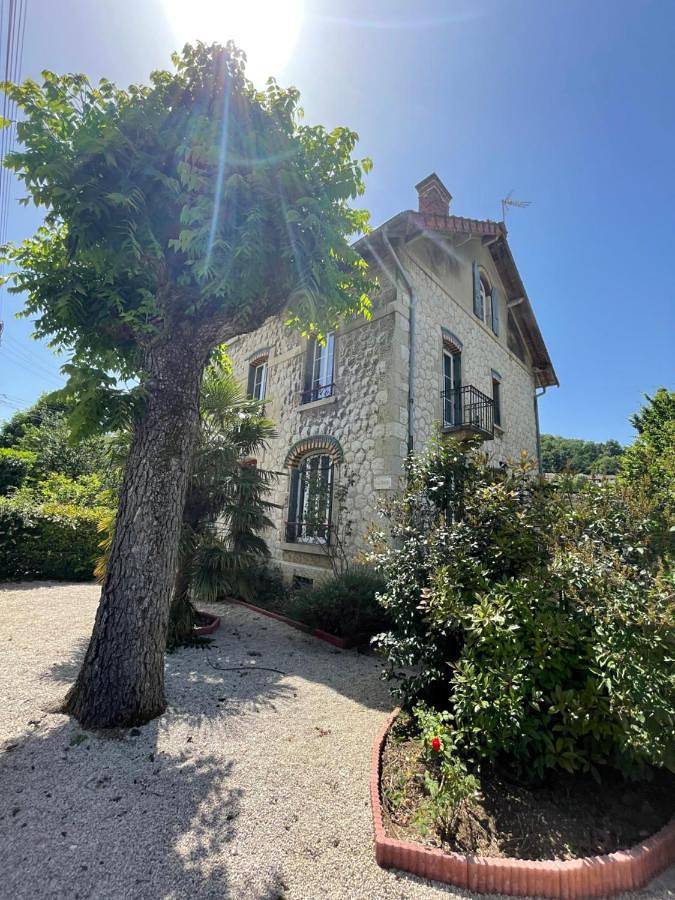 Gîte pour 6 personnes, avec jardin à Lons-le-Saunier - 2