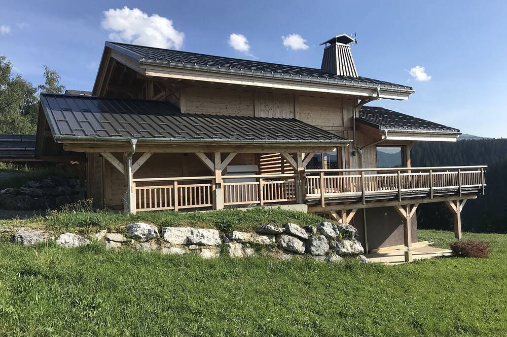 Schöne neue Chalet für 10 Personen mit Jacuzzi und Sauna in Notre-Dame-de-Bellecombe, Albertville und Umgebung