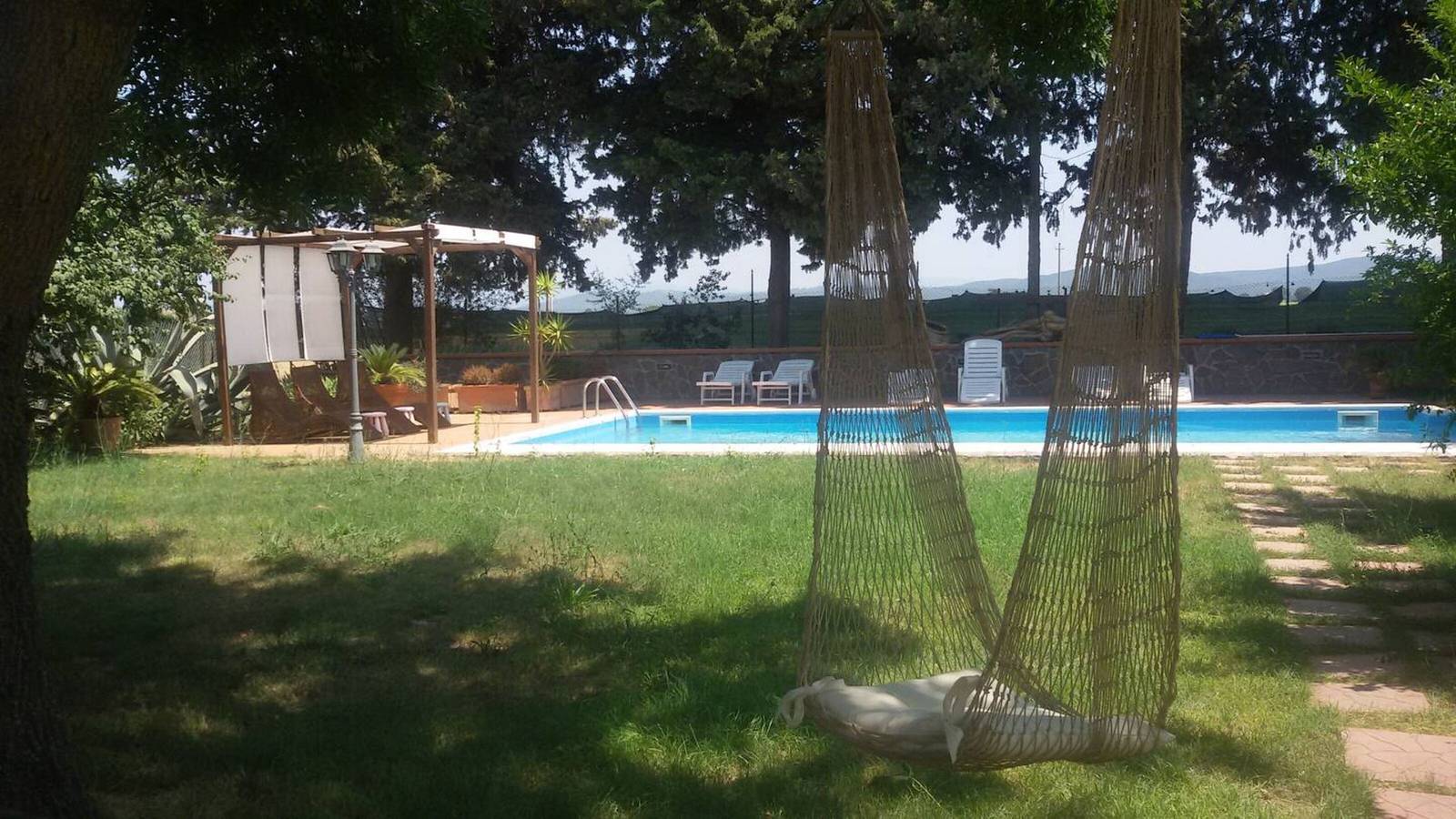 Ganze Wohnung, Ferienwohnung 'Appartamento Sole' mit Gemeinschaftspool, privater Terrasse und Wi-Fi in Campiglia Marittima, Etruskische Küste