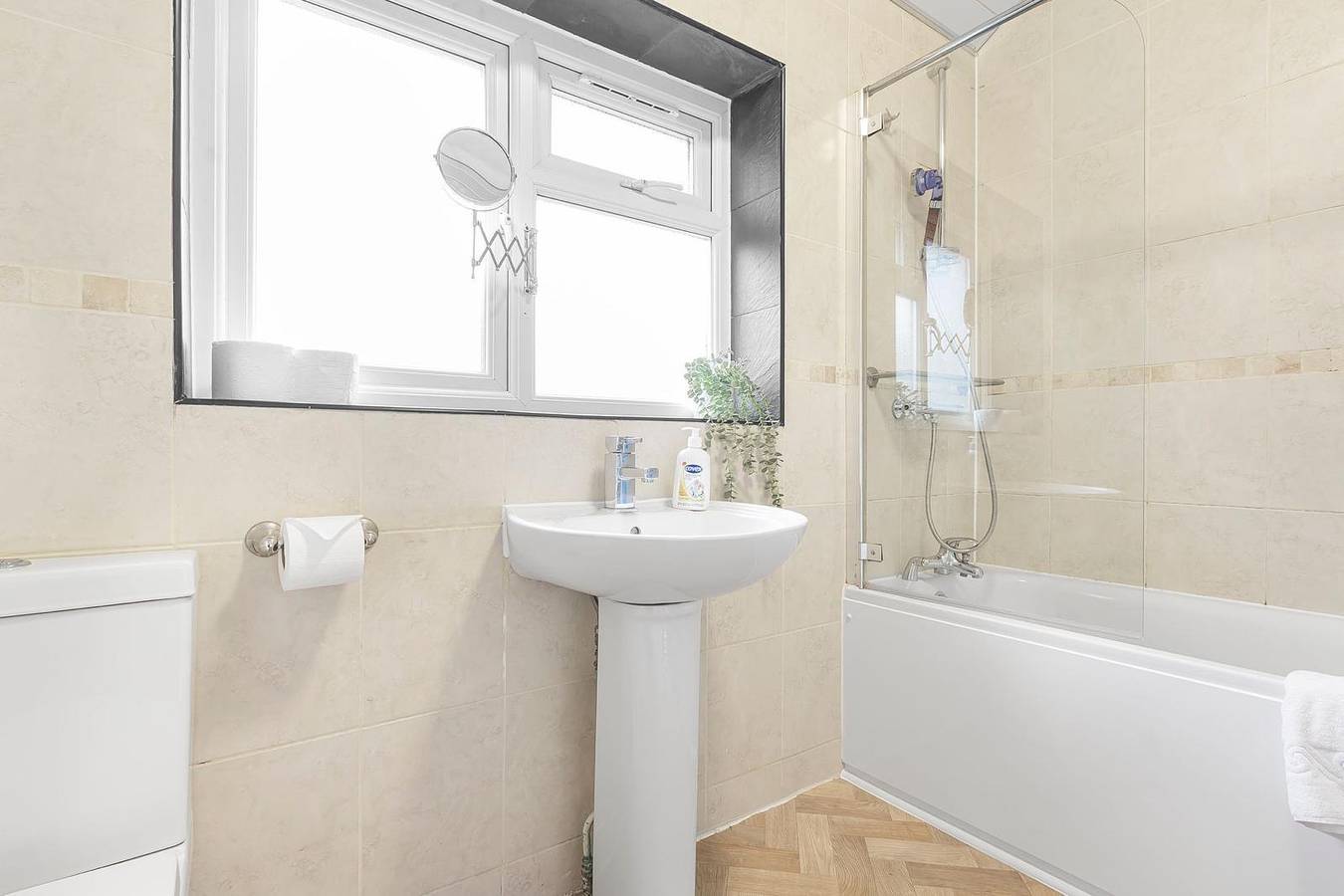 Casa de vacaciones para 8 personas con jardín in Municipio de Hounslow, Londres