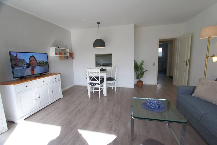 Ganze Wohnung, Helle Zwei-Zimmer-Wohnung im Erdgeschoss in ruhiger Lage am Rande Wenningstedts in Wenningstedt, Sylt