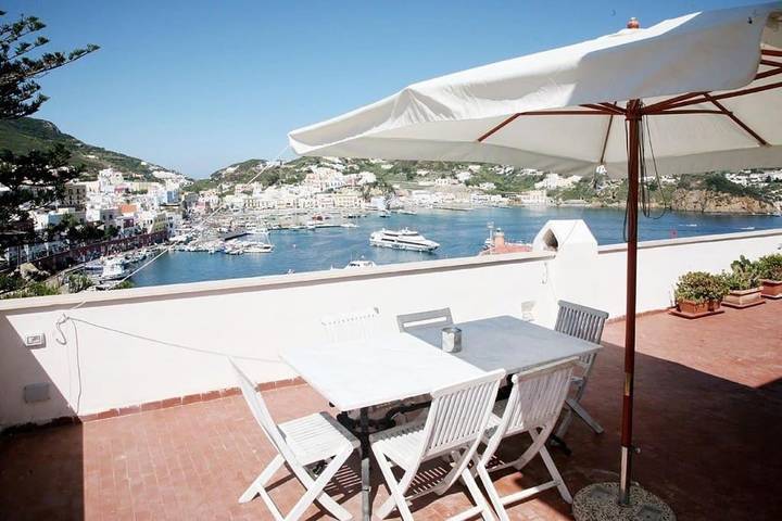 Gîte pour 6 personnes, avec Terrasse et Vue à Ponza