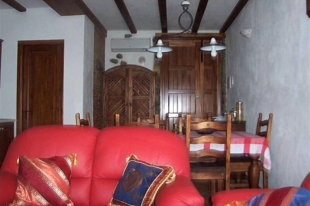 Enjoy a Sea View while Staying under Cefalu's Spectacular Cliff! in Cefalù, Cefalù (Kommune)