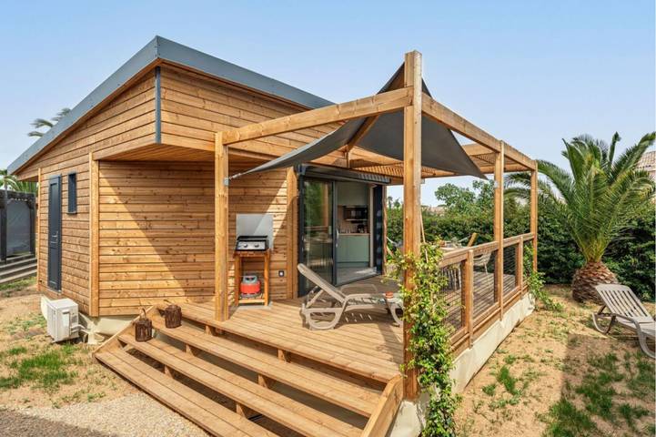 Location de vacances pour 5 personnes, avec terrasse ainsi que piscine et jardin, adapté aux familles à Portiragnes