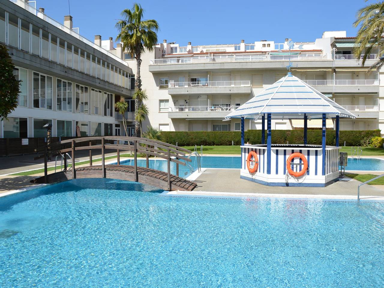 Apartamento entero, Apartamento 'Mar D'Or 142' con piscina compartida, Wi-Fi y aire acondicionado in L' Estartit, Estartit