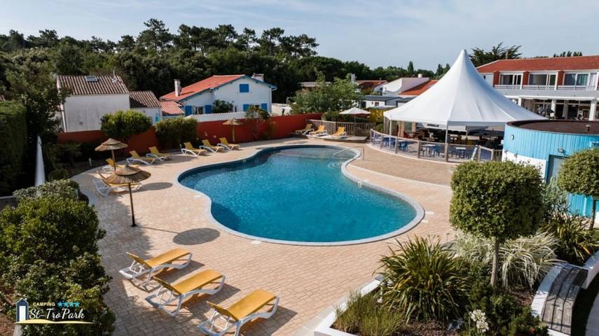 Gîte pour 4 personnes, avec sauna ainsi que bassin pour enfant et jacuzzi à Saint-Trojan-les-Bains - 2