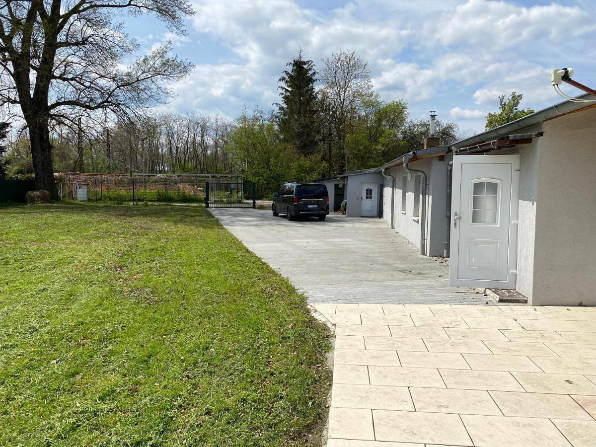 Bungalow 4 Schlafzimmer 8 Personen Parkplatz Grundstück Garten in Leipzig, Leipzig und Umgebung