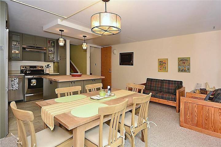 Vacation rental for 6 people, with balcony and sauna as well as pool in Stowe