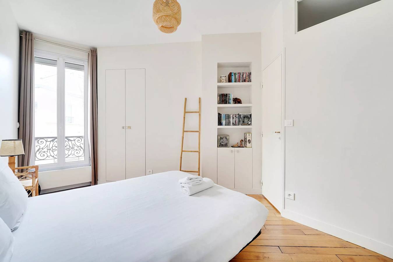 Entire apartment, Martyrs Village Montmartre 2 bedrooms in Paris, Ile de France