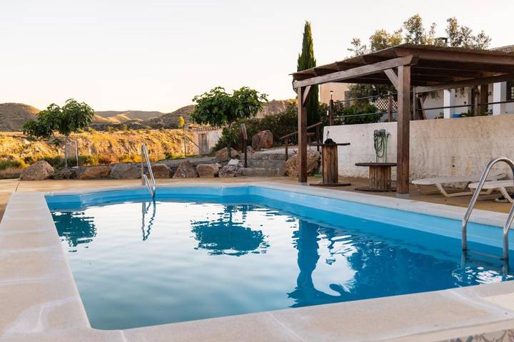 Casa de vacaciones para 12 personas, con jardín además de jacuzzi y piscina en Provincia de Almería