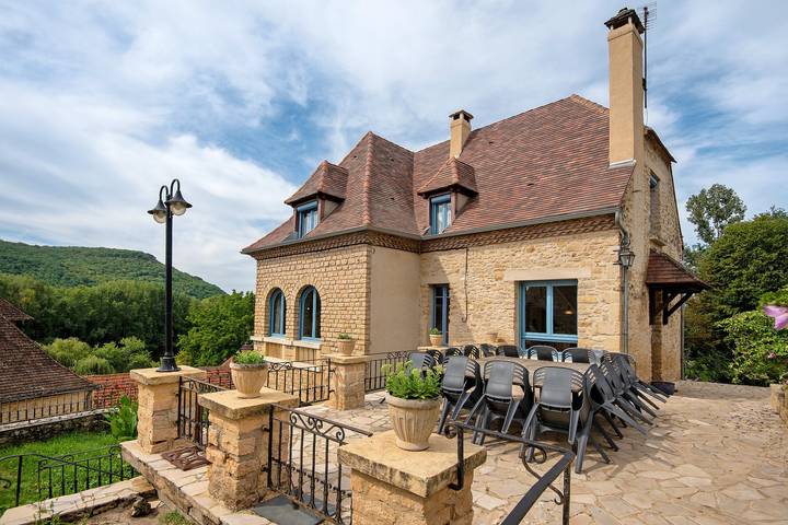 Vakantiehuis voor 18 personen, met Tuin in de Dordogne