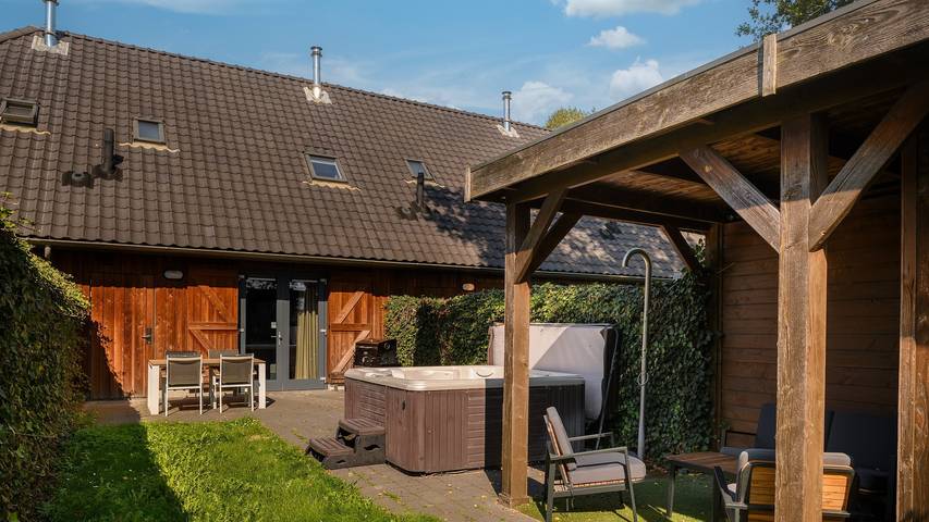 Bungalow für 4 Personen, mit Whirlpool und Sauna