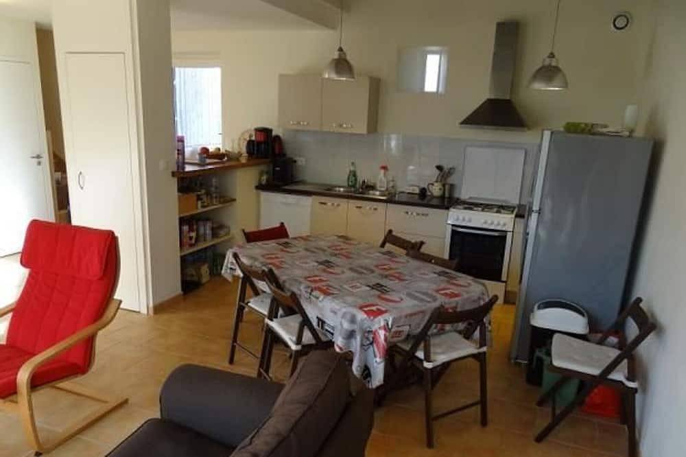 Charmante Ferme Rénovée avec Terrasse à 7 km du Mans, 8 Couchages, Tv, Internet, Cuisine Équipée in La Bazoge, Sarthe