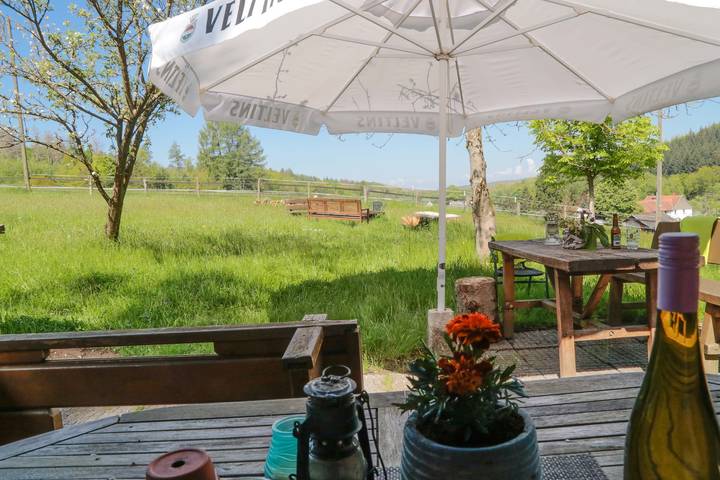 Ganze Ferienwohnung, Trekkinghütte auf dem Tackeberg - Holzhütte mit 15qm, max. 2 Personen in Neuhaus (Möhnesee), Möhnesee
