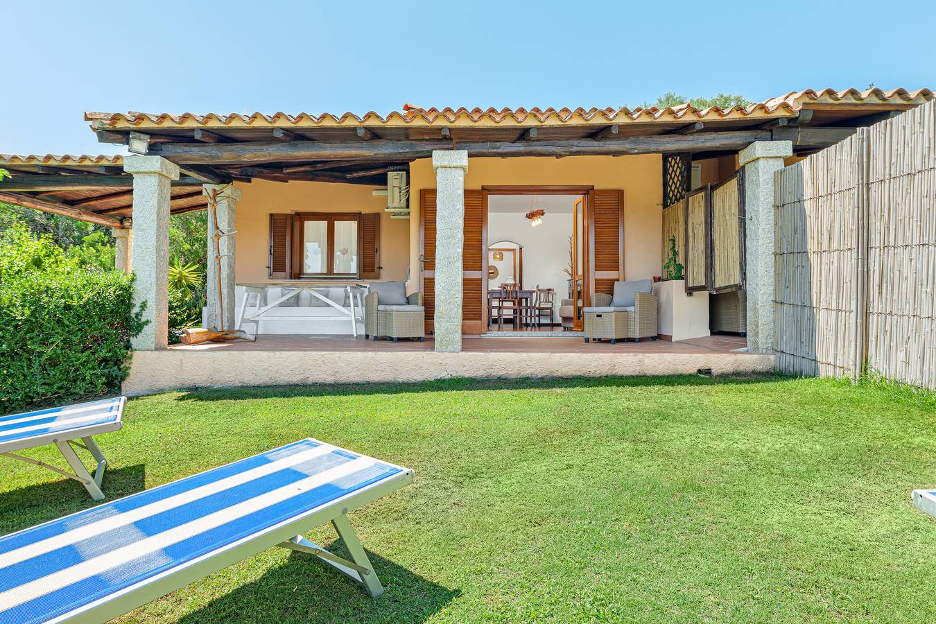 Villa Speranza 2 vicino alla spiaggia con vista sul mare, A/C, giardino, terrazza, barbecue e doccia in Rudalza, Costa Smeralda