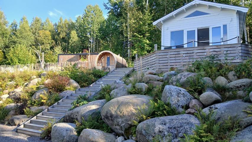Ferienhaus für 6 Personen, mit Balkon und Whirlpool sowie Terrasse und Garten in Schweden