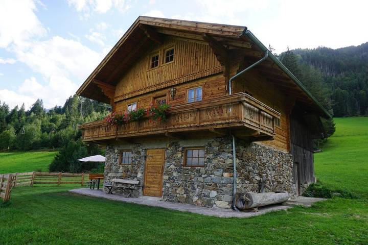 Ferienhaus für 8 Personen, mit Balkon und Terrasse sowie Garten und Ausblick in Lienz